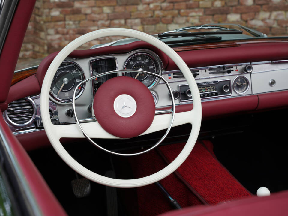 Image 29/50 of Mercedes-Benz 280 SL (1969)