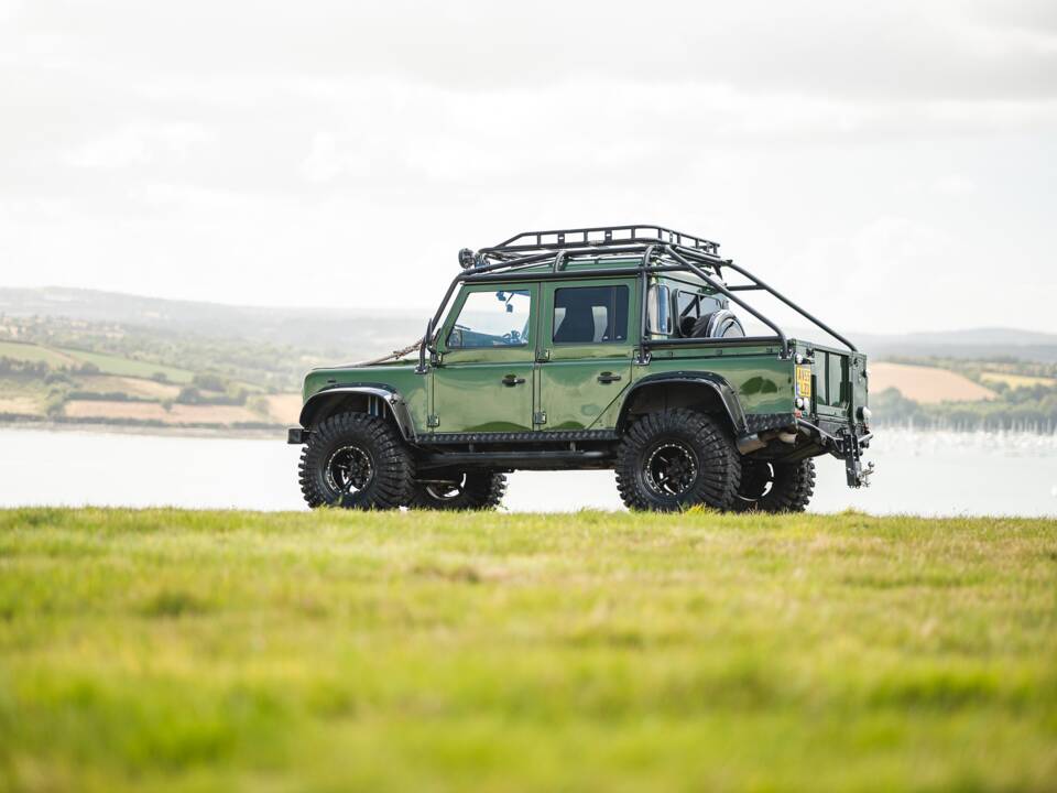 Immagine 11/50 di Land Rover Defender 110 (2005)