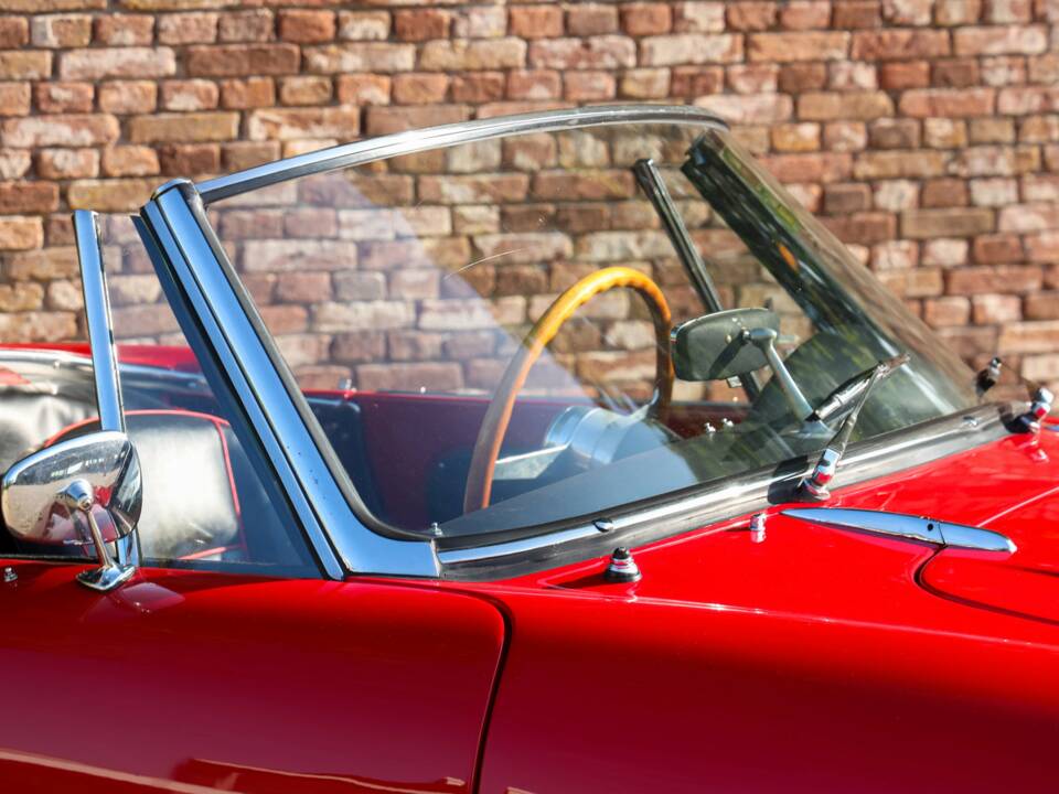Image 16/50 of Alfa Romeo Giulia 1600 Spider (1963)