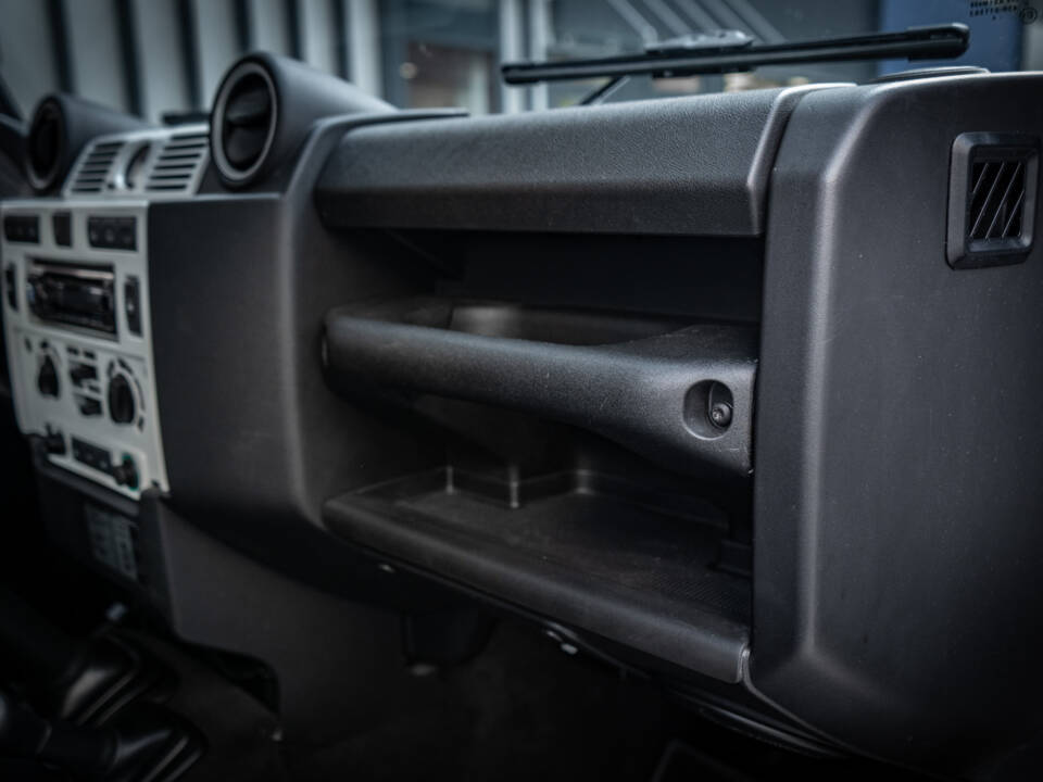 Image 29/66 of Land Rover Defender 90 TD4 (2007)