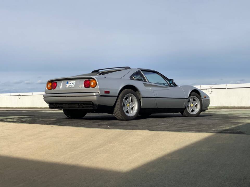Image 7/18 of Ferrari 328 GTS (1986)