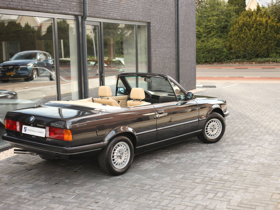 Image 3/81 of BMW 325i (1987)