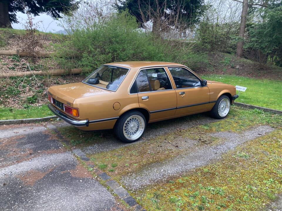 Bild 2/8 von Opel Rekord 2,0 S (1982)