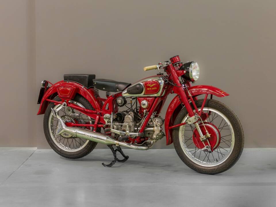 Image 1/12 of Moto Guzzi DUMMY (1948)