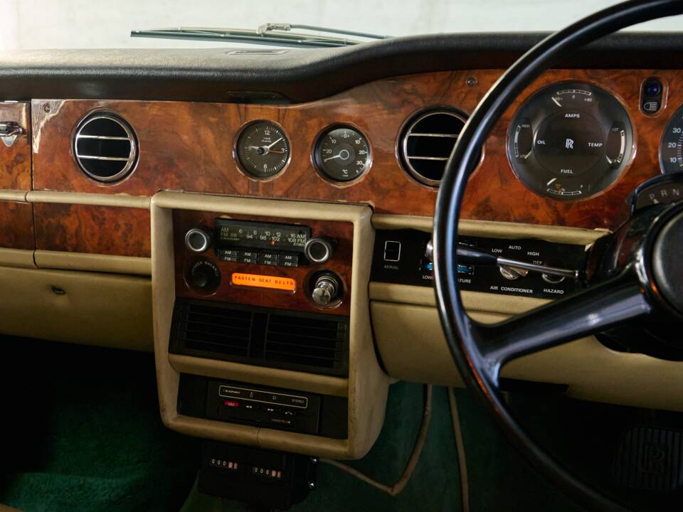 Imagen 47/50 de Rolls-Royce Silver Shadow II (1977)