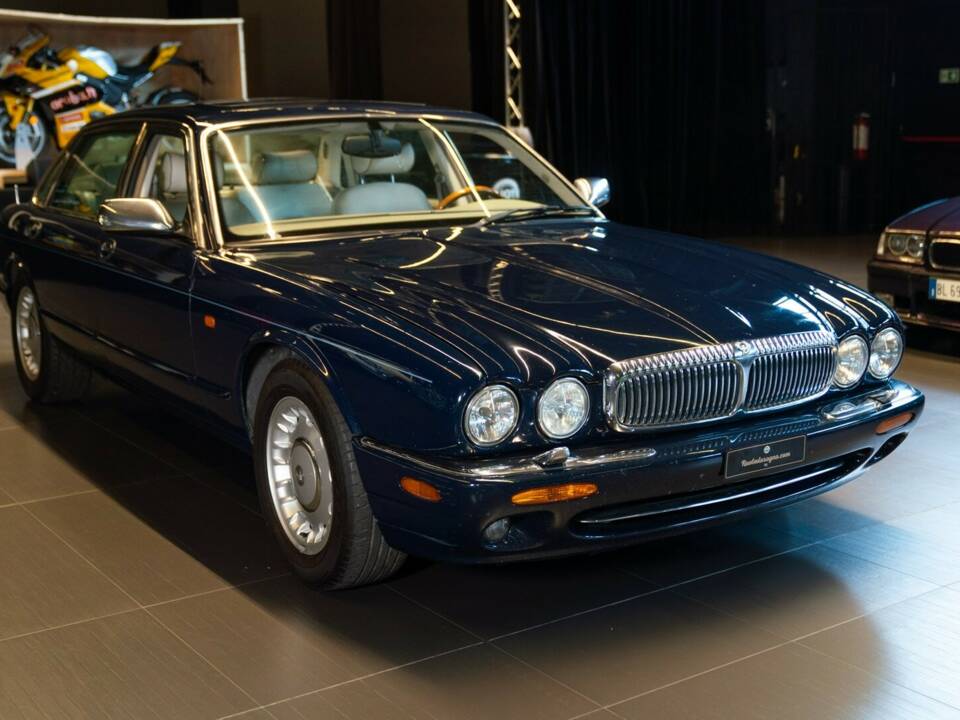Bild 2/50 von Daimler Super V8 (1997)