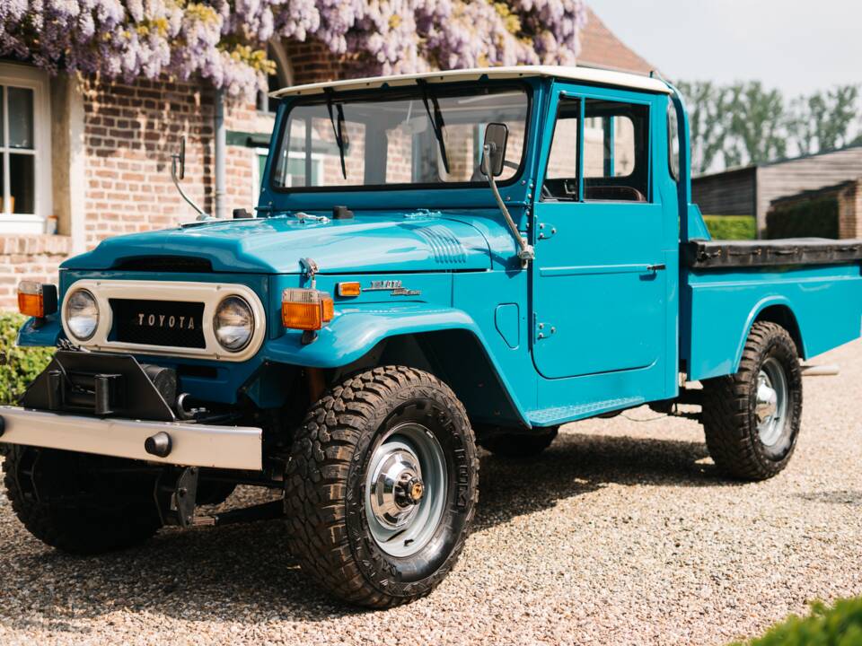 Image 1/27 of Toyota Land Cruiser FJ 45 (1976)