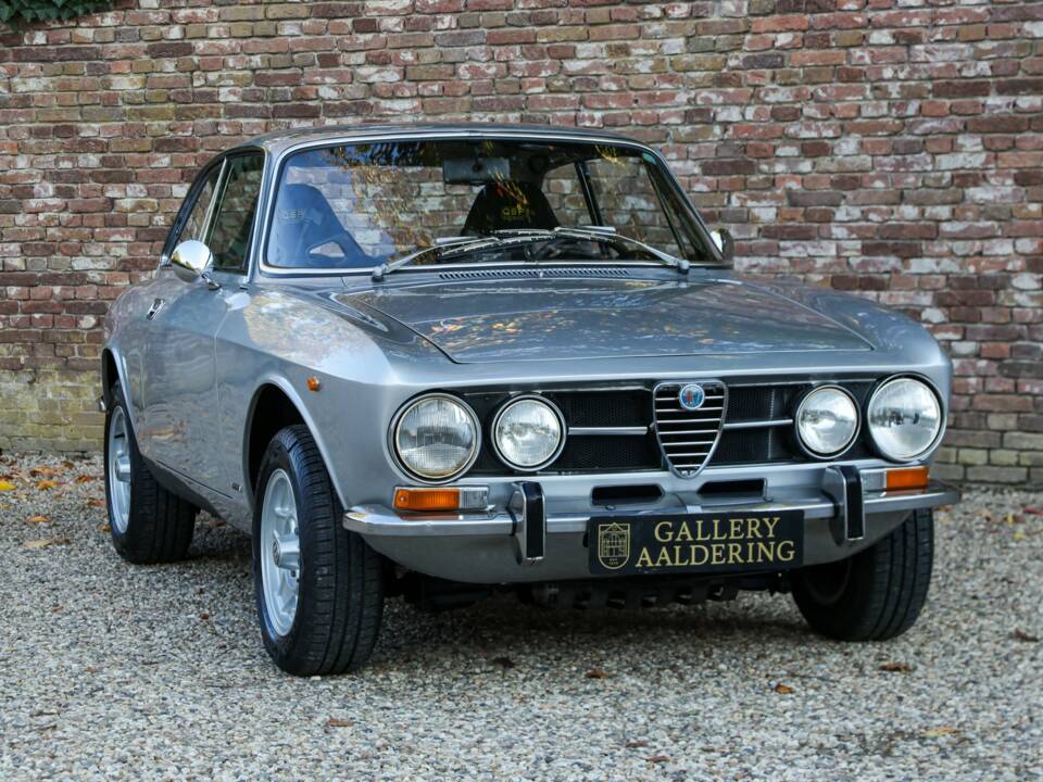 Image 31/50 of Alfa Romeo 1750 GT Veloce (1970)