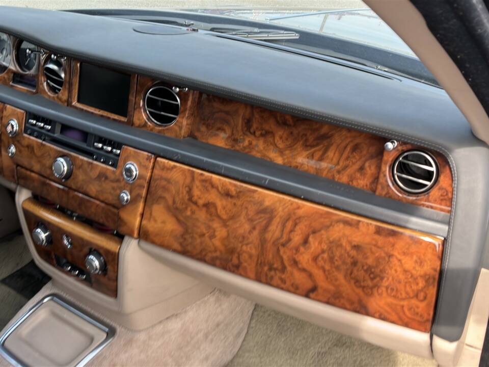Image 18/44 of Rolls-Royce Phantom VII (2004)