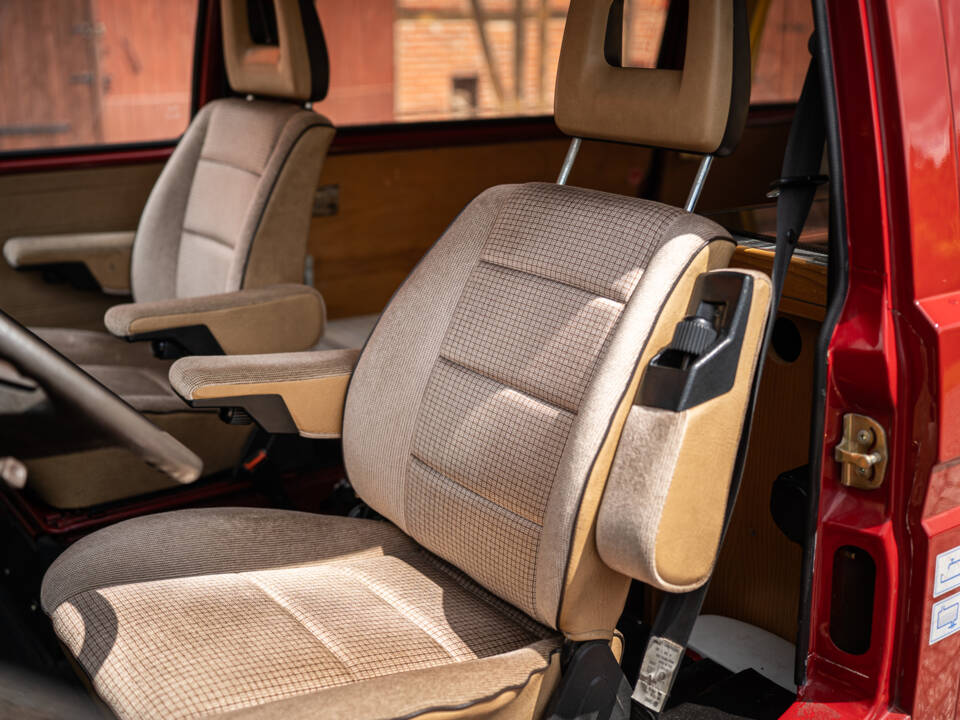 Bild 25/52 von Volkswagen T3 Bus 2.1 (1989)