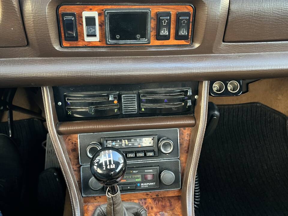 Image 23/35 of Peugeot 504 Convertible (1980)