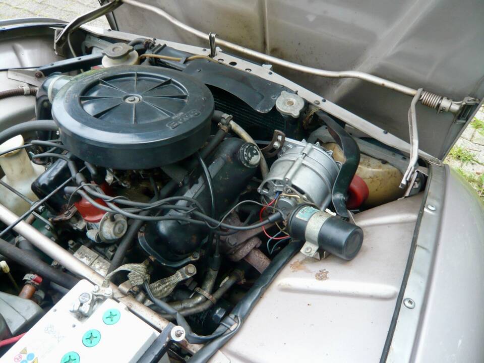 Image 3/6 de Saab 96 V4 (1975)