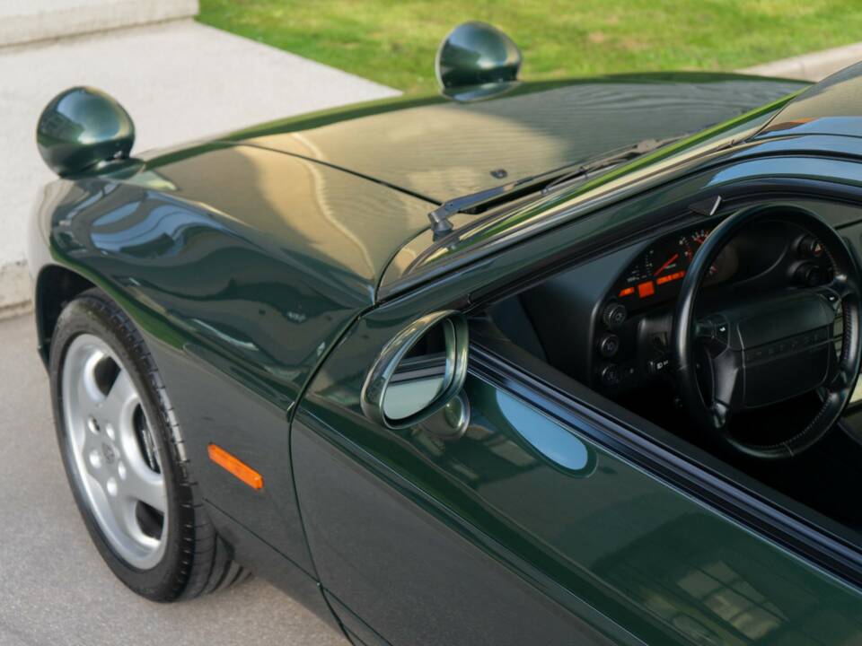 Afbeelding 26/46 van Porsche 928 GTS (1993)