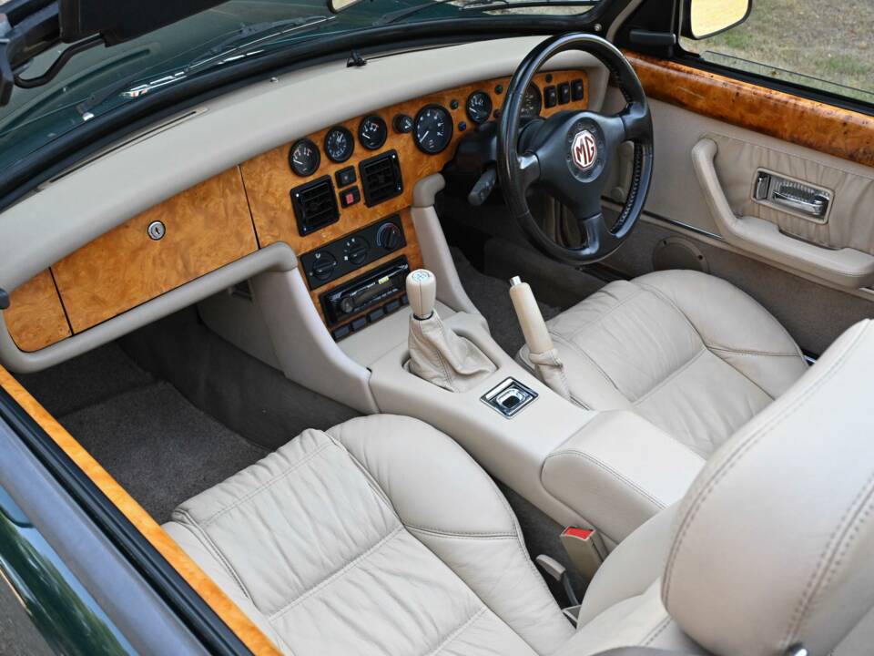 Bild 13/50 von MG RV8 (1995)