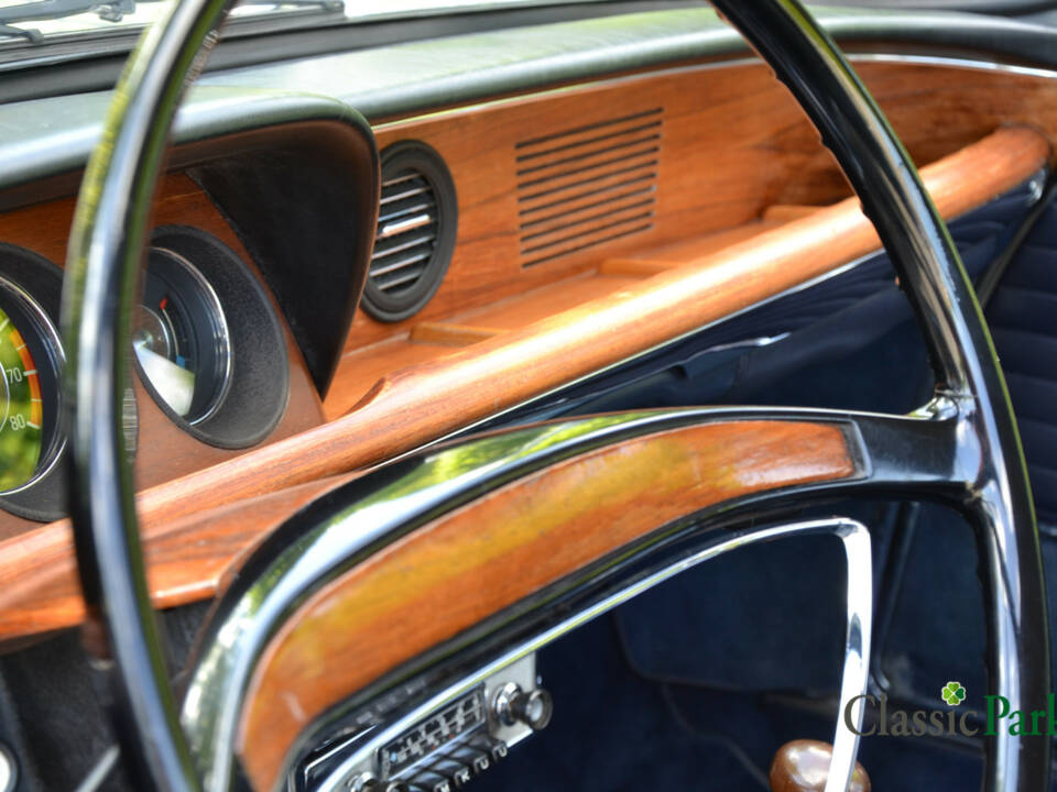 Image 27/50 of BMW 2000 CS (1970)