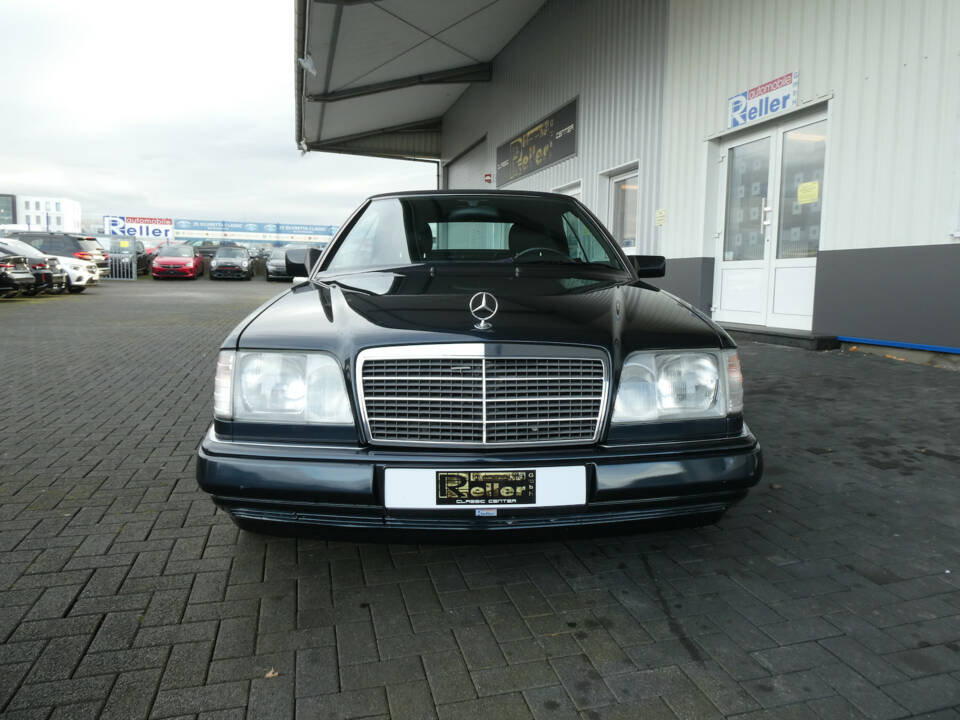 Bild 2/24 von Mercedes-Benz E 320 (1994)