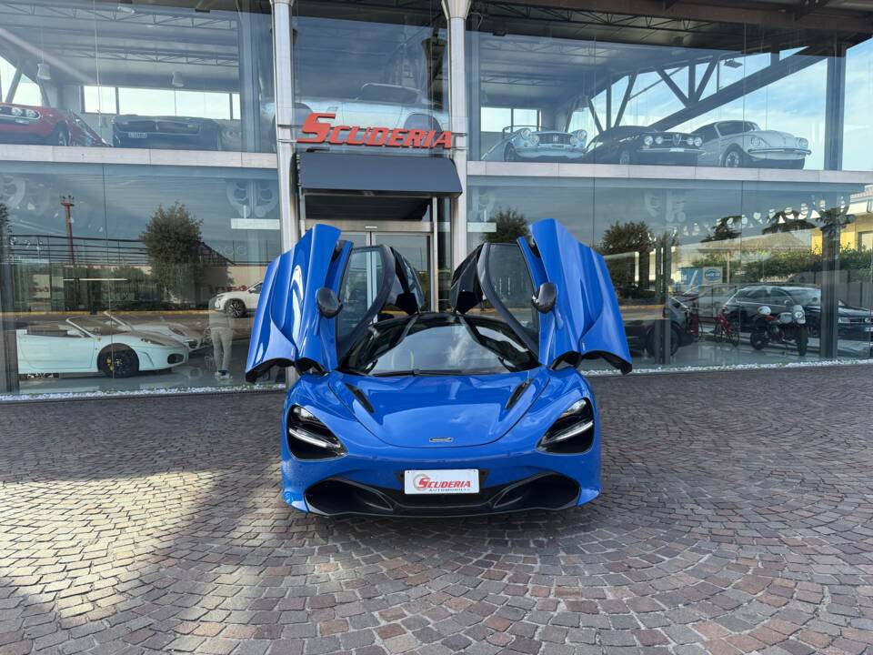 Immagine 17/30 di McLaren 720S (2021)