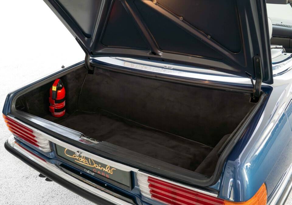 Image 26/29 of Mercedes-Benz 560 SL (1987)