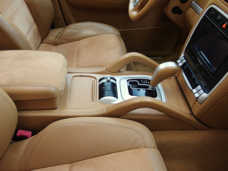 Image 47/98 of Porsche Cayenne GTS (2008)