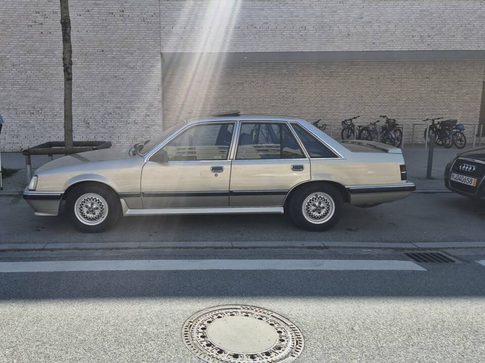 Bild 5/8 von Opel Senator 3,0i (1986)