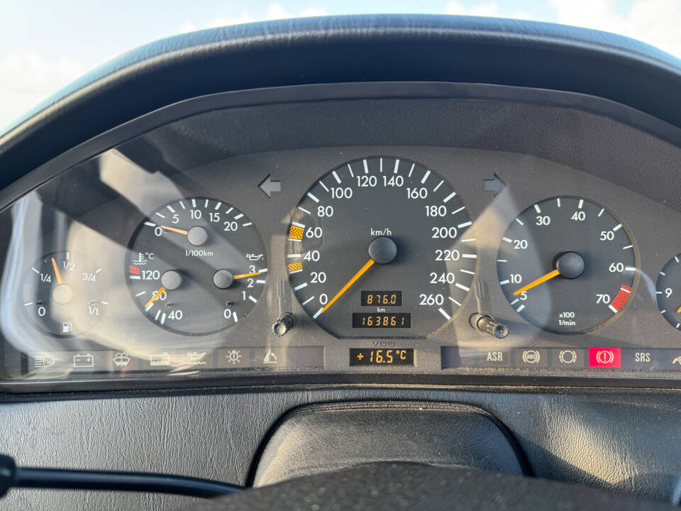 Image 20/23 of Mercedes-Benz SL 320 (1996)