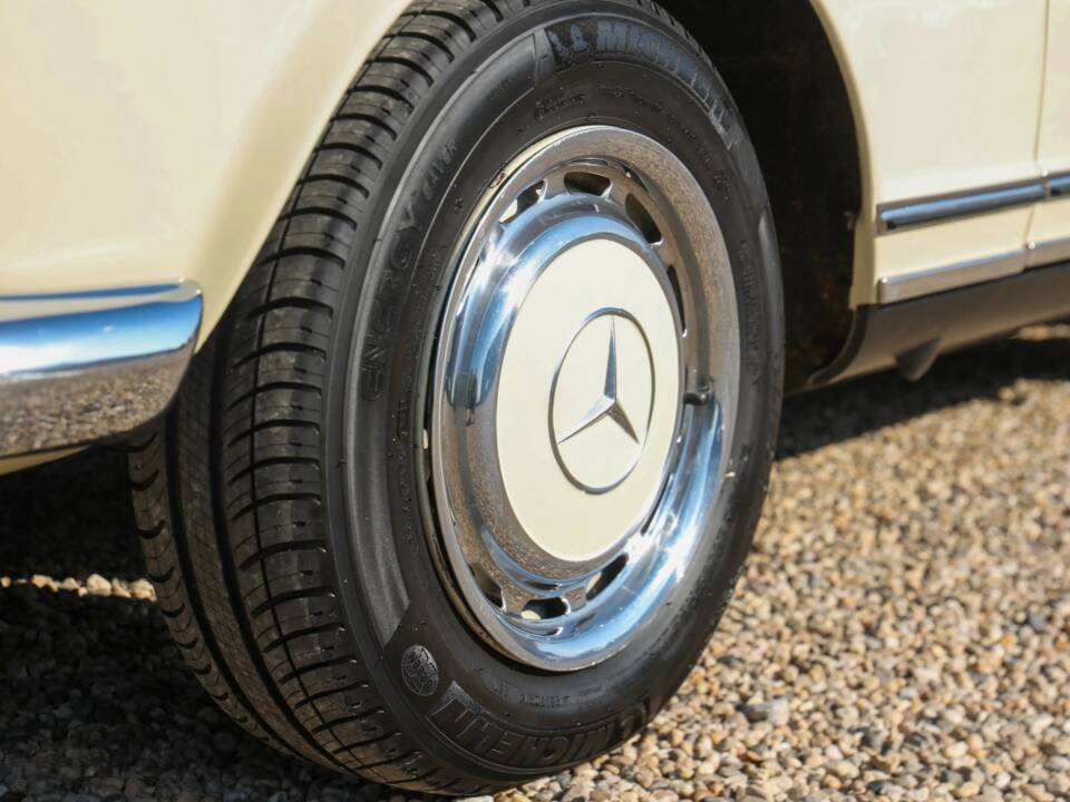 Image 48/50 of Mercedes-Benz 250 SL (1967)