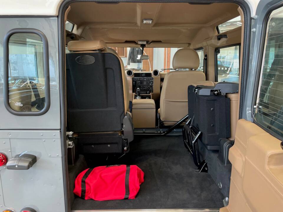Bild 7/8 von Land Rover Defender 90 Works V8 (2012)