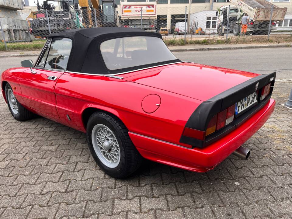 Bild 28/37 von Alfa Romeo 1.6 Spider (1984)