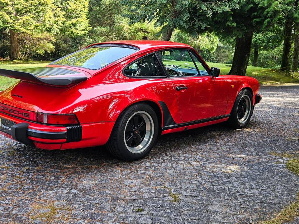 Immagine 6/37 di Porsche 911 Carrera 3.2 (1985)