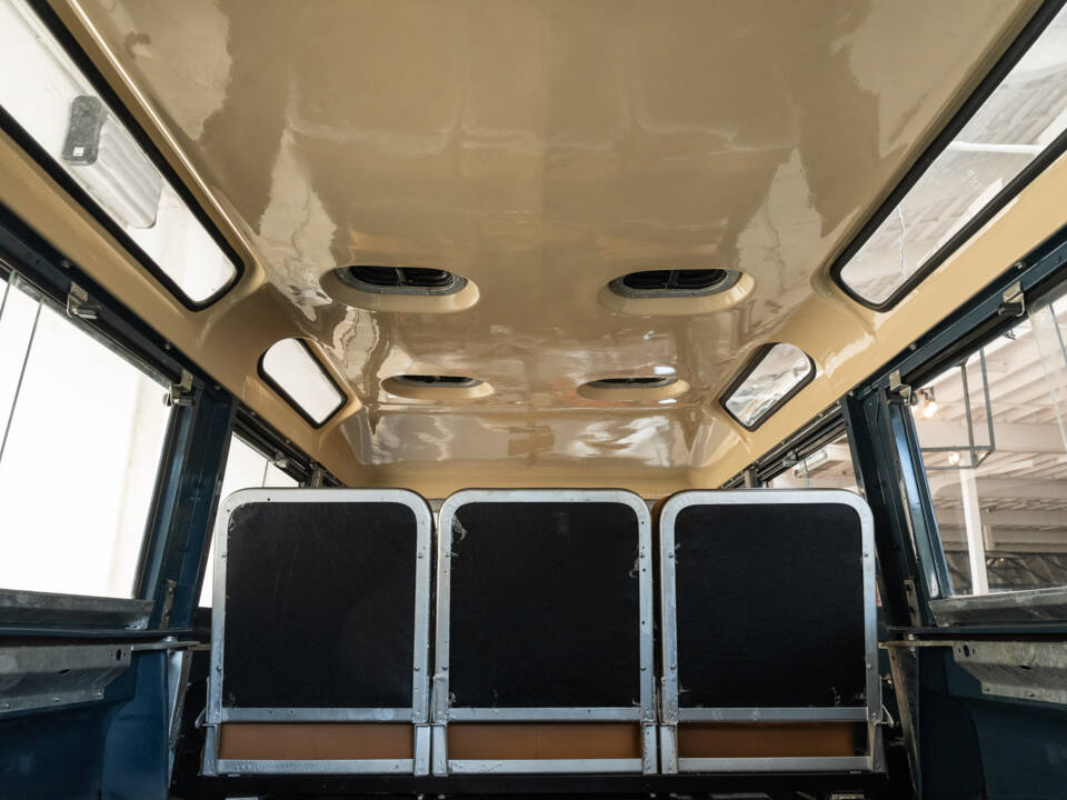 Image 23/31 of Land Rover 109 (1980)