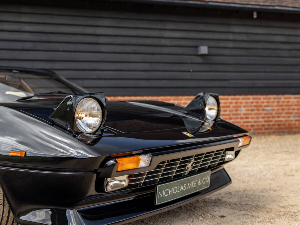 Image 27/80 of Ferrari 308 GTSi Quattrovalvole (1985)