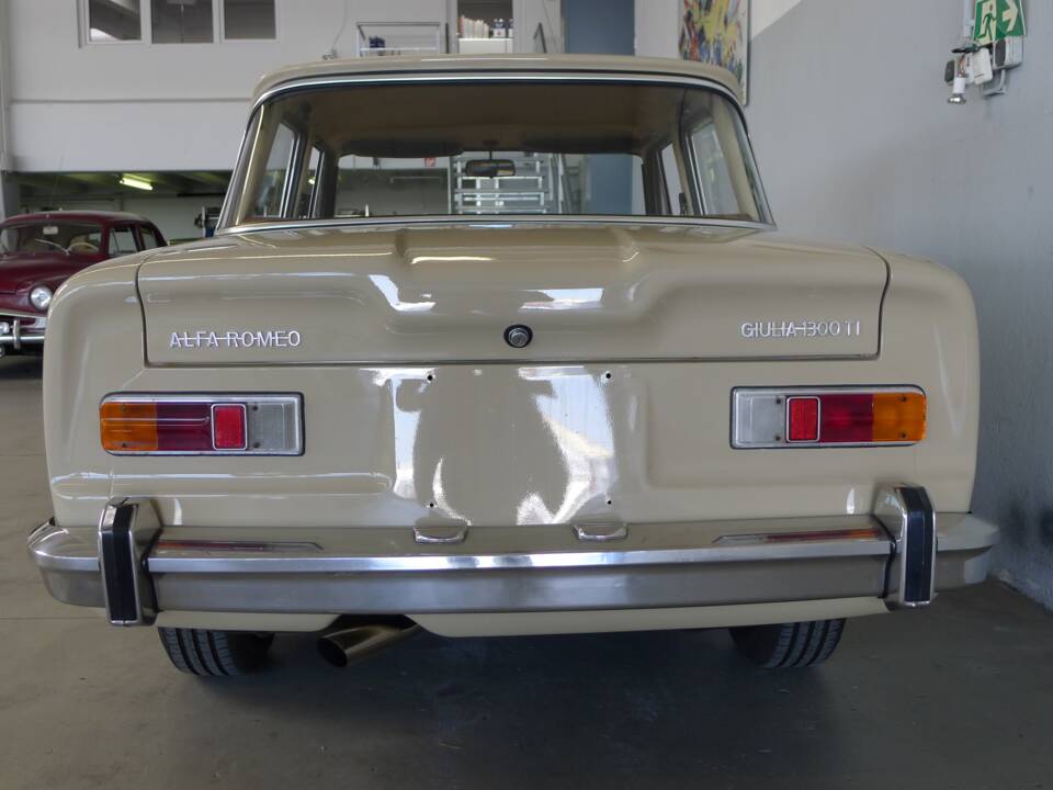 Image 23/26 of Alfa Romeo Giulia 1300 TI (1970)
