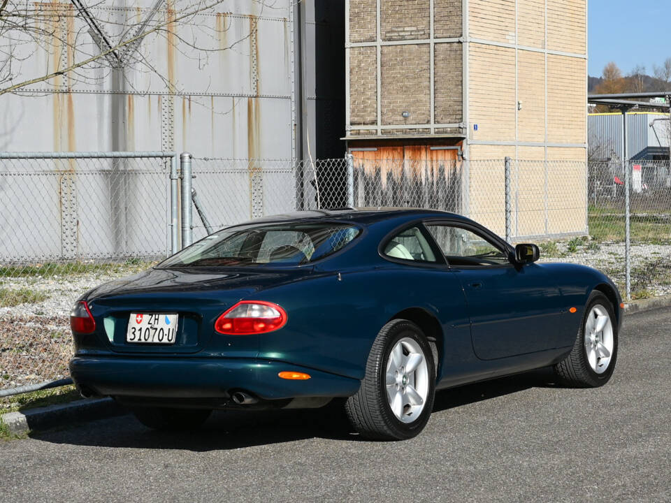 Image 5/23 of Jaguar XK8 4.0 (1998)