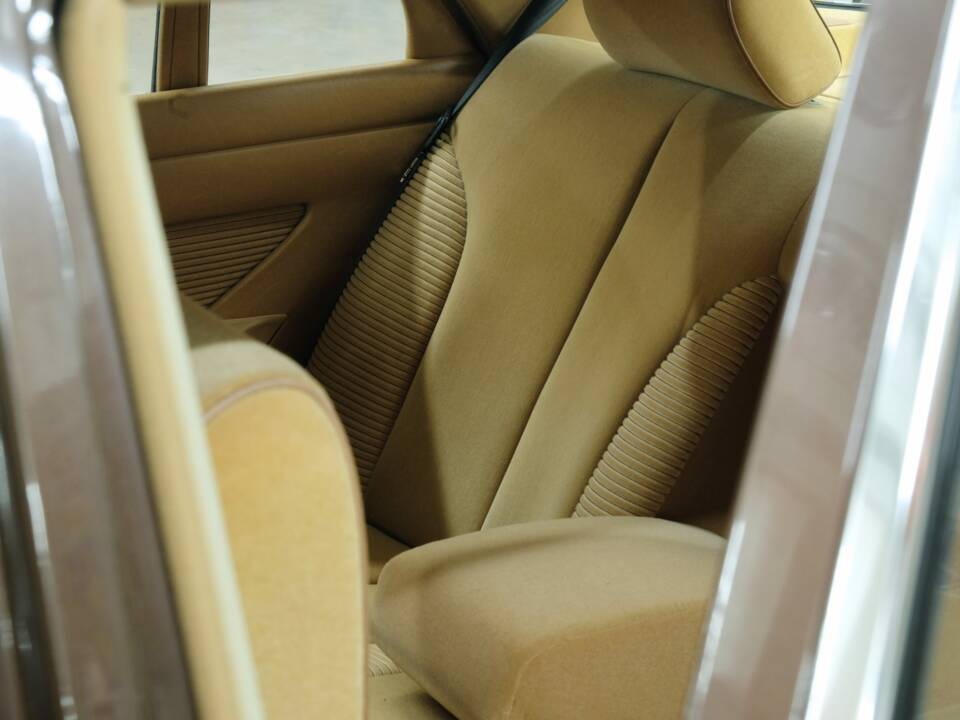 Bild 37/50 von Mercedes-Benz 280 SEL (1983)