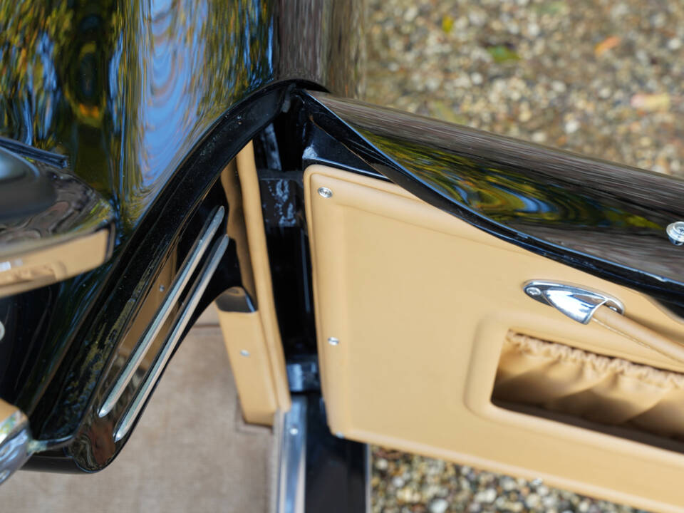 Image 45/50 of Nash-Healey Roadster (1953)