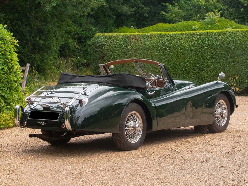 Image 46/46 of Jaguar XK 120 DHC (1954)