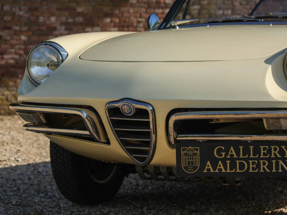 Image 32/50 of Alfa Romeo 1600 Duetto (1967)