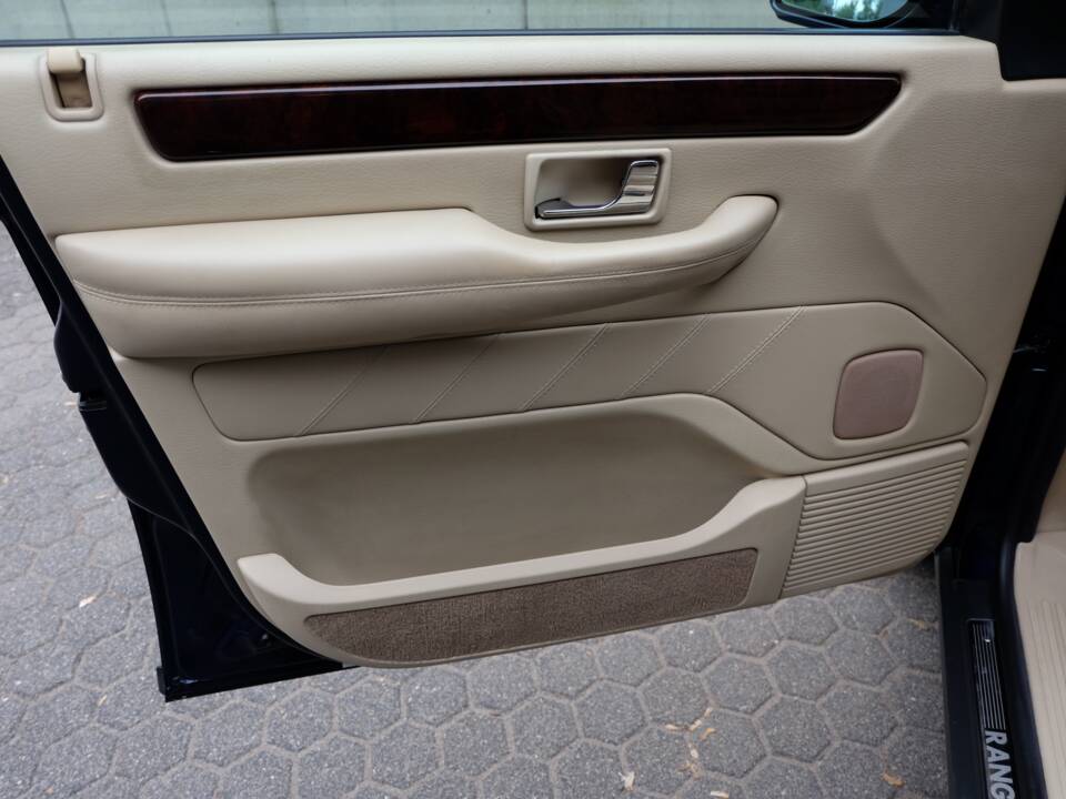 Afbeelding 52/95 van Land Rover Range Rover 4.6 Vogue (2002)