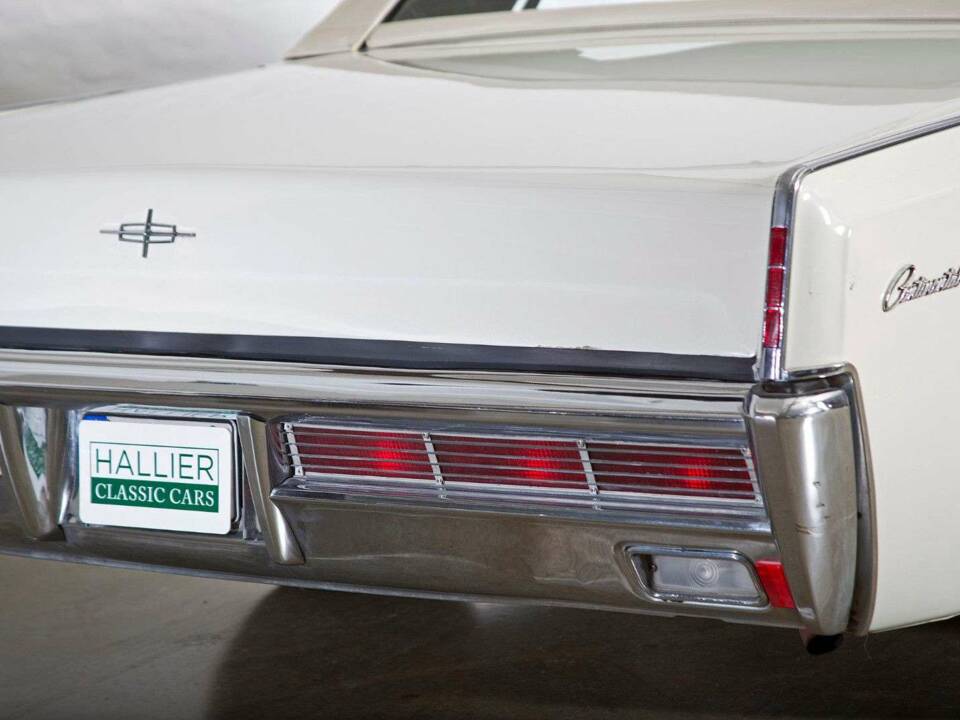 Image 14/20 of Lincoln Continental Convertible (1966)