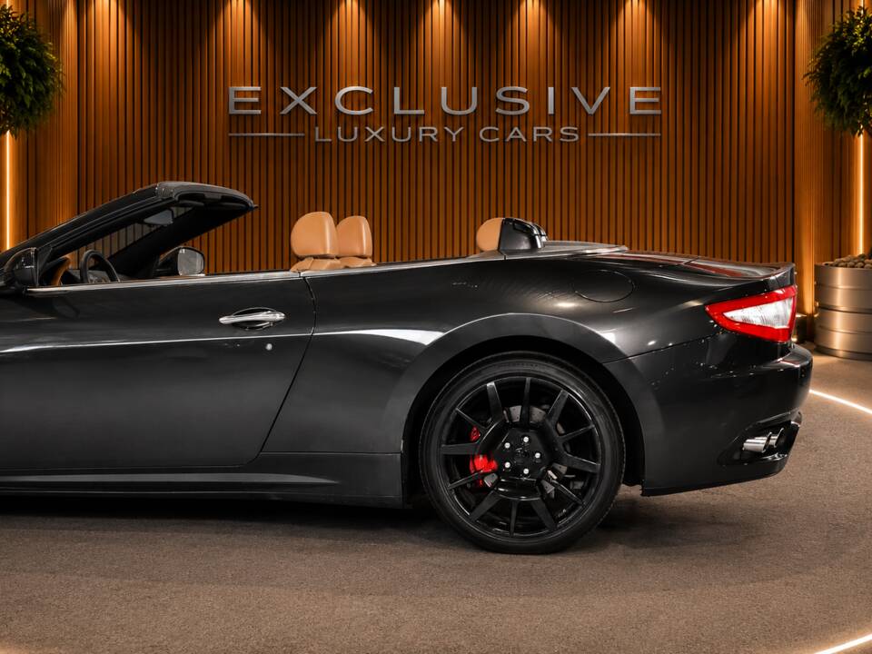 Bild 14/59 von Maserati GranCabrio 4.7 (2010)