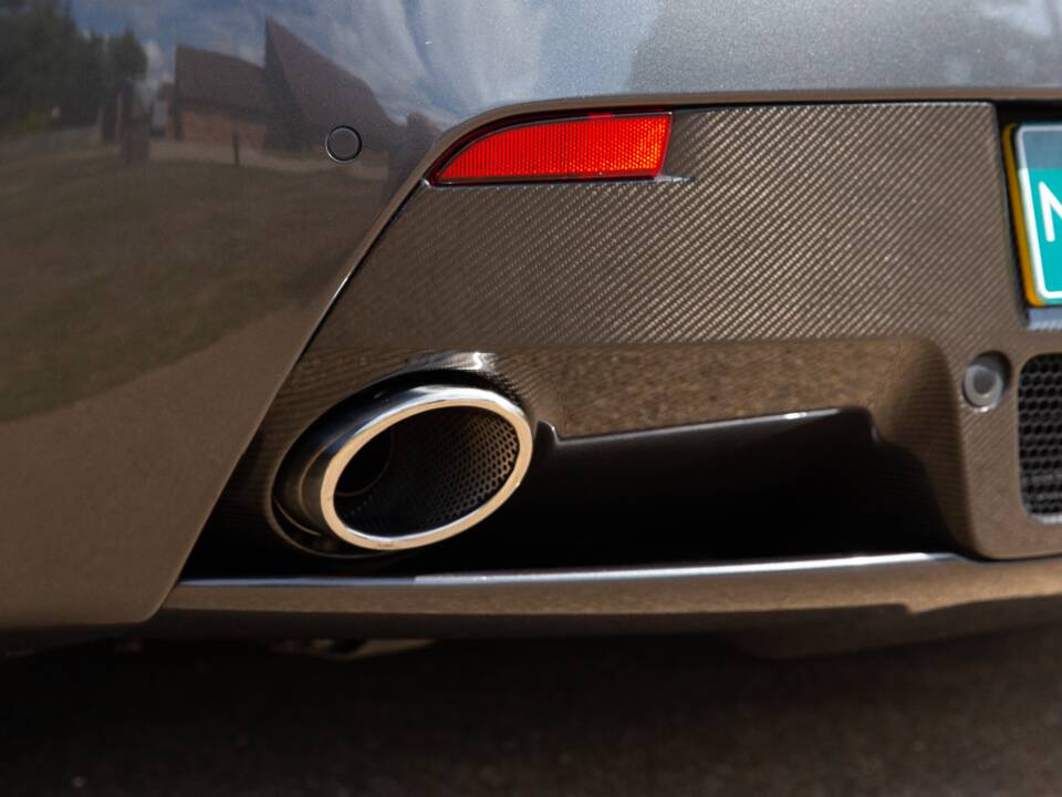 Bild 42/79 von Aston Martin V12 Vantage (2011)