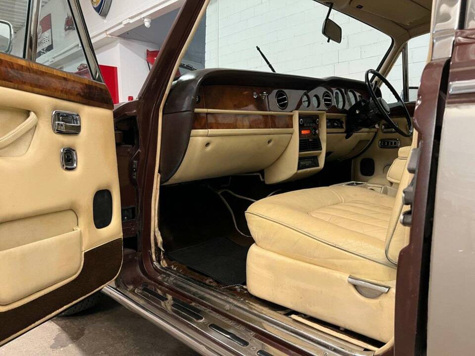 Image 6/20 of Rolls-Royce Silver Shadow II (1977)