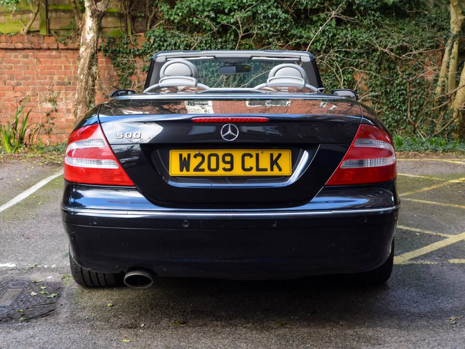 Image 8/49 of Mercedes-Benz CLK 500 (2004)