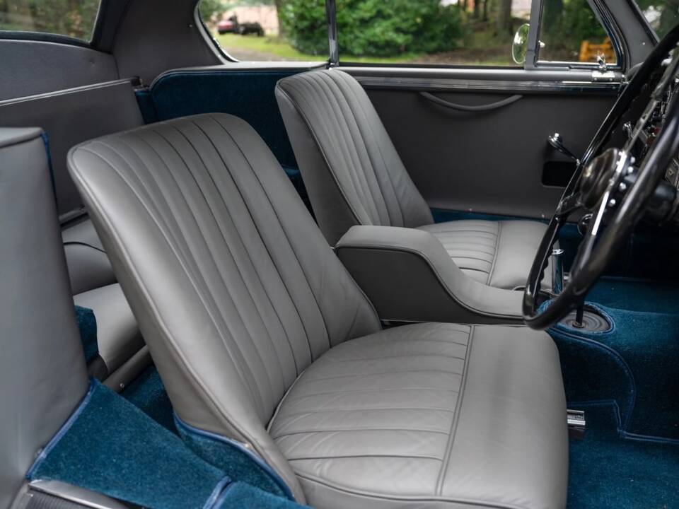 Image 42/64 of Aston Martin DB 2/4 Mk II (1957)