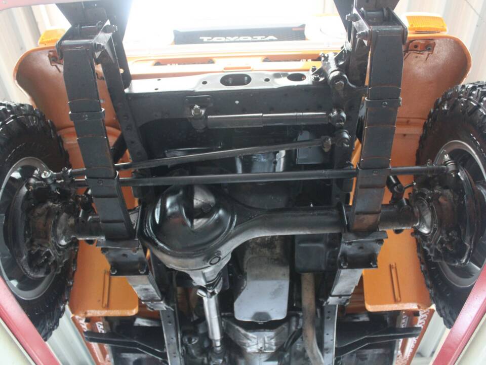 Image 11/50 of Toyota Land Cruiser FJ 40 (1980)