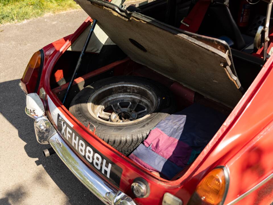 Image 36/50 of MG MGB GT (1970)