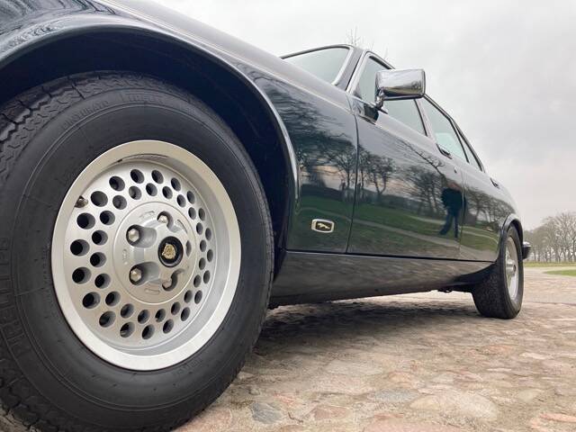 Bild 29/40 von Jaguar XJ 12 (1992)