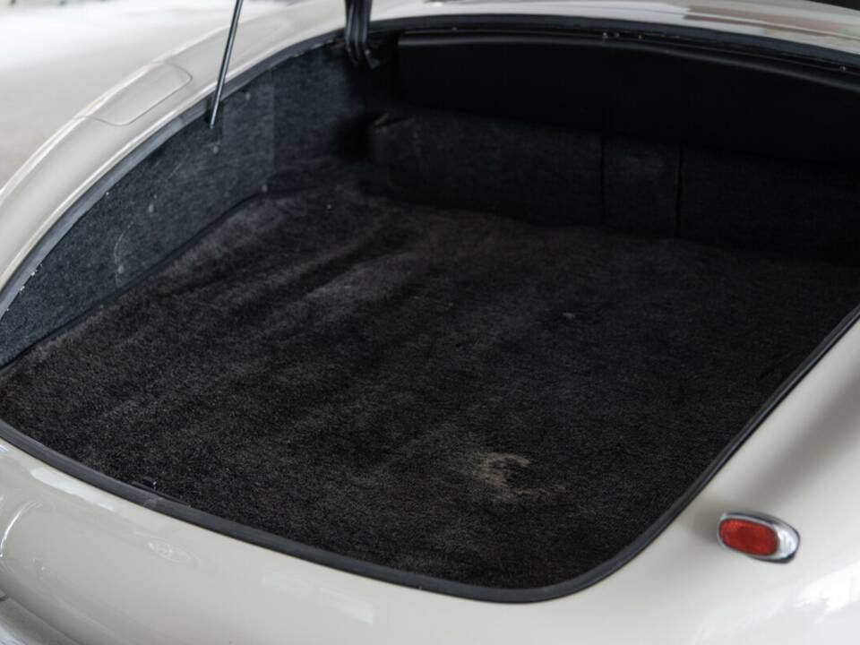 Image 48/50 of Mercedes-Benz 300 SL Roadster (1961)