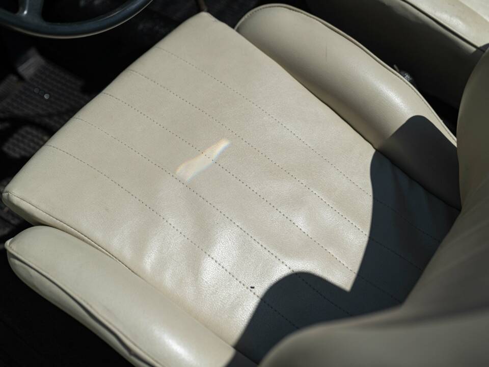 Image 34/50 of Volkswagen Beetle 1303 (1975)
