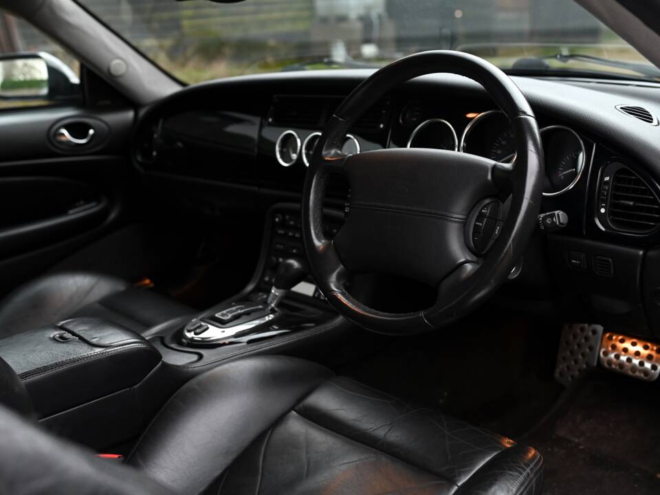 Image 15/26 de Jaguar XKR (2004)